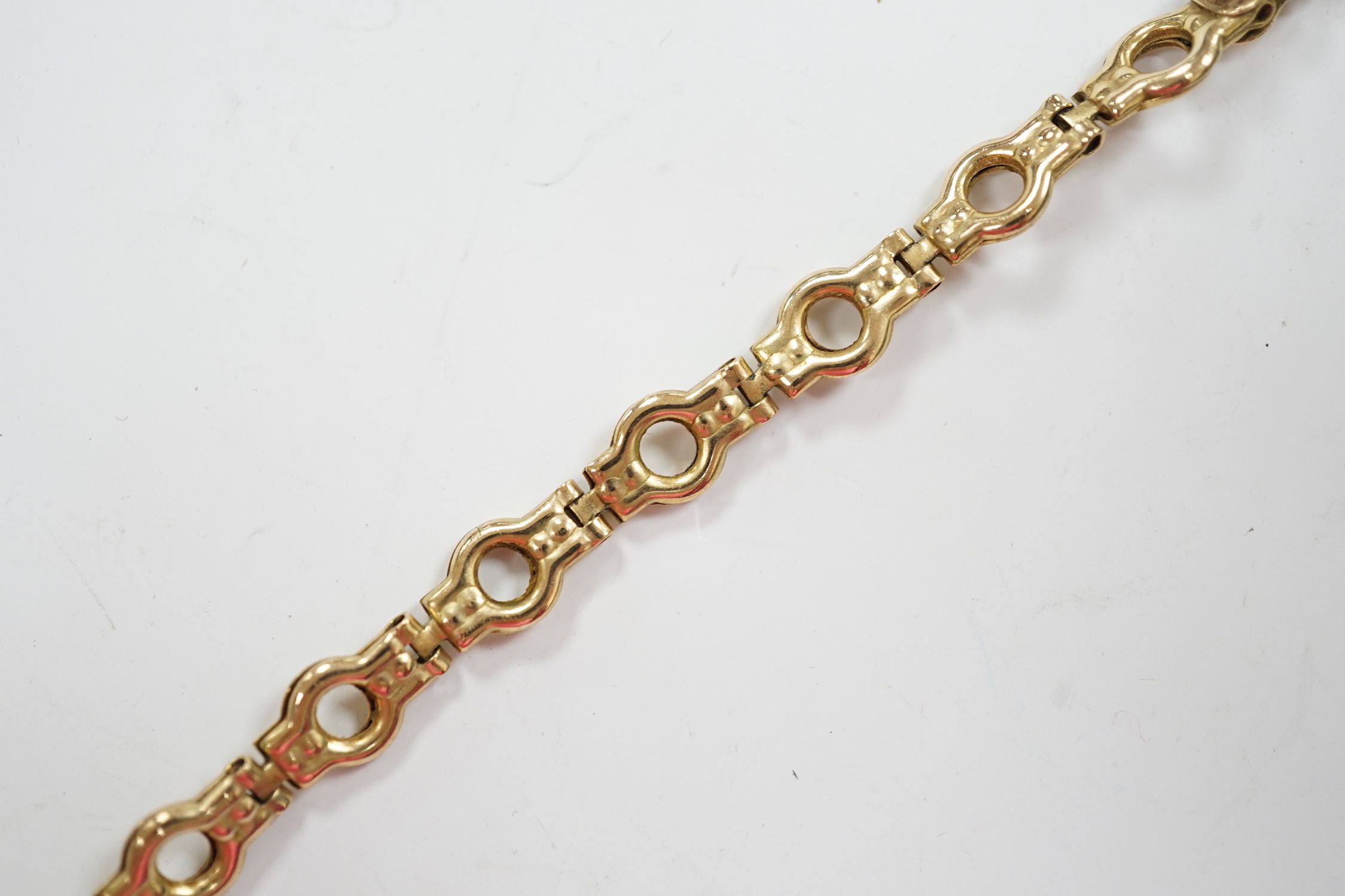 A modern Italian 9ct gold bracelet, 18.3cm, 5.8 grams.